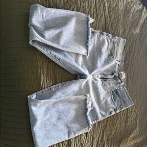 Kensie Light Blue Cropped Jeans with Frayed Hem